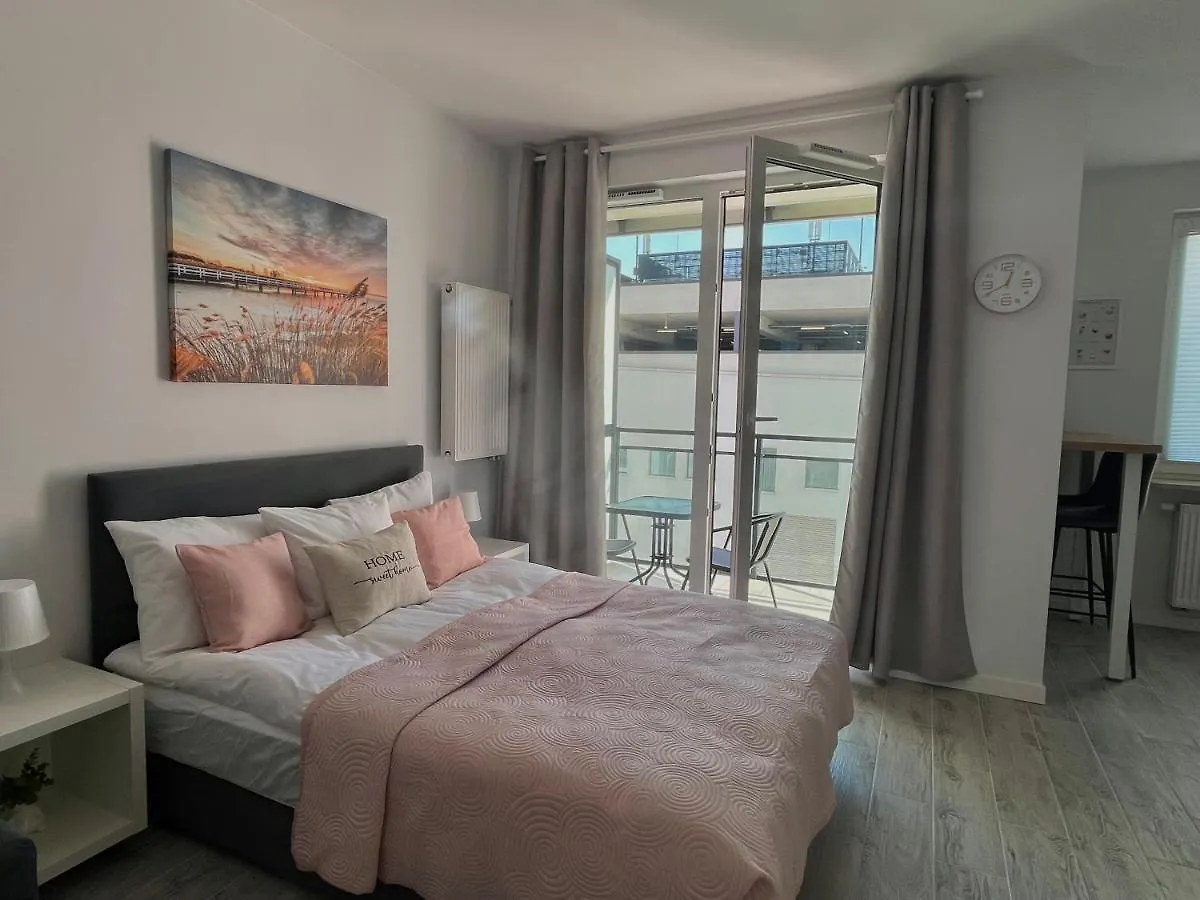 Studio Apartment Raspberry By Galeria Polnocna Варшава 0*,  Польша